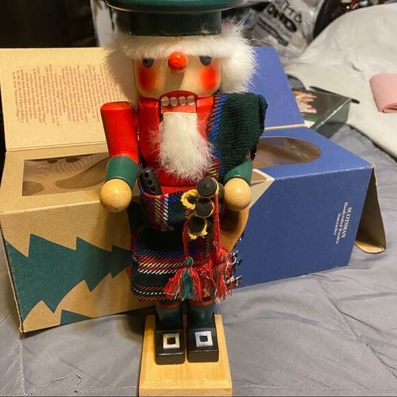Nutcracker Village 1994 Scotsman Bagpipe RARE - Picture 1 of 10